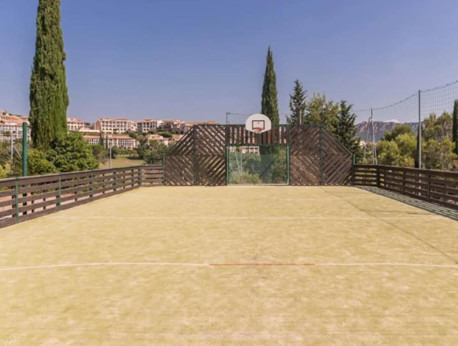 Village Cap Esterel, Piscine, Plage Saint-Raphael  Ngoại thất bức ảnh