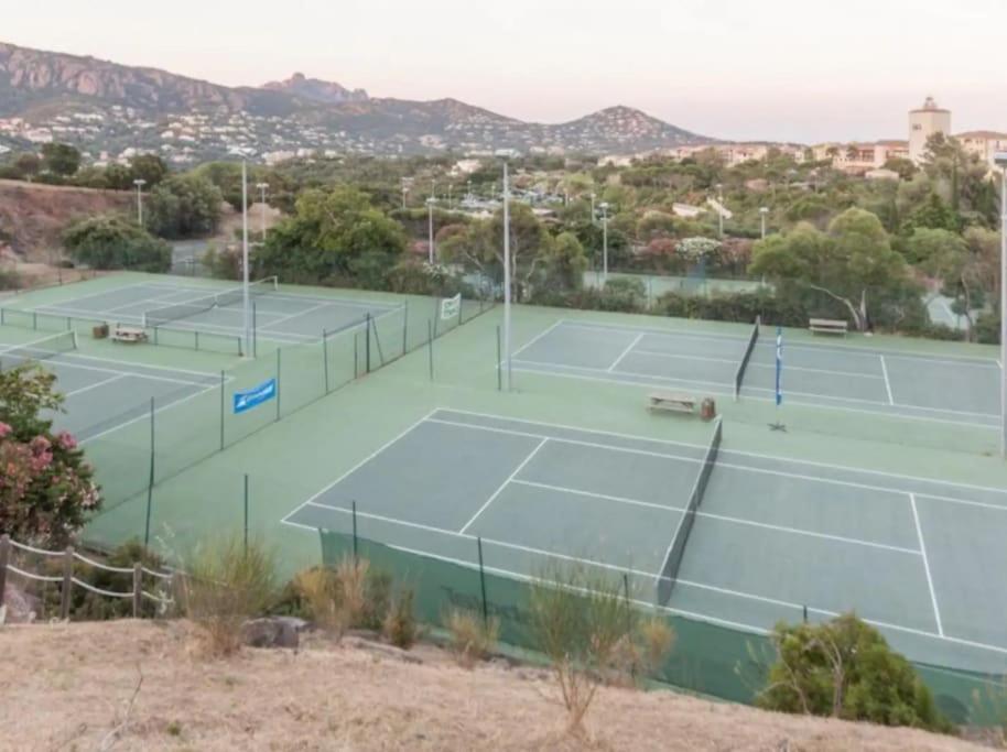 Village Cap Esterel, Piscine, Plage Saint-Raphael  Ngoại thất bức ảnh