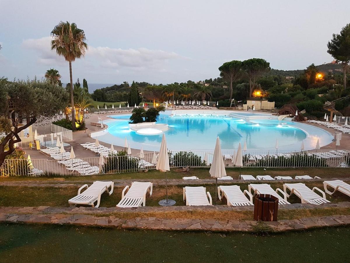 Village Cap Esterel, Piscine, Plage Saint-Raphael  Ngoại thất bức ảnh