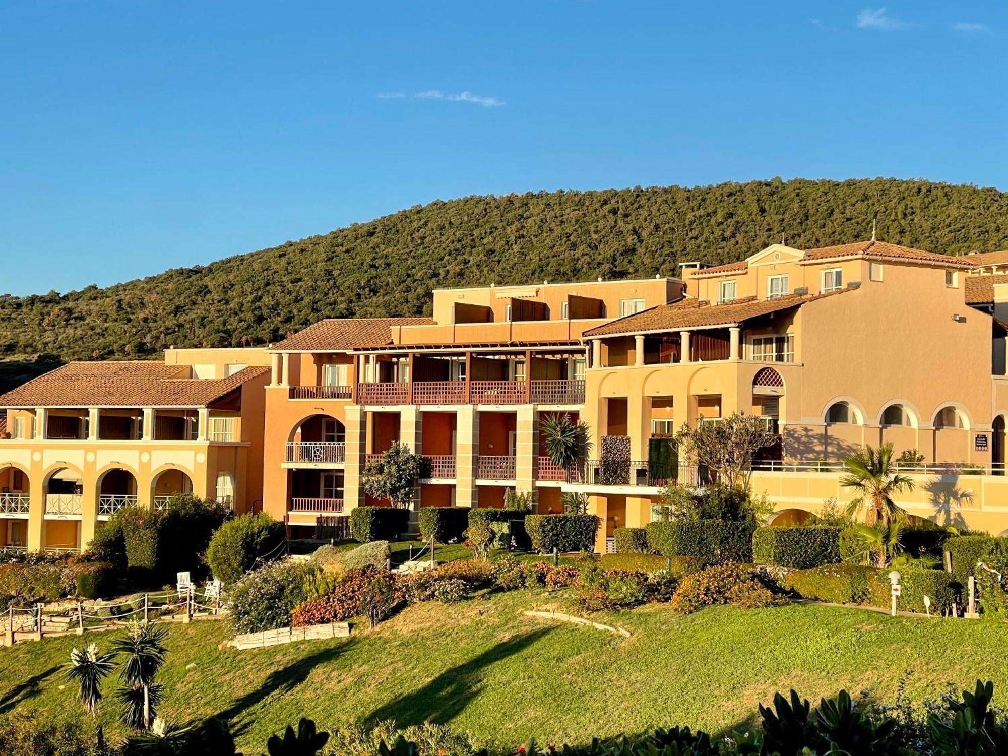 Village Cap Esterel, Piscine, Plage Saint-Raphael  Ngoại thất bức ảnh