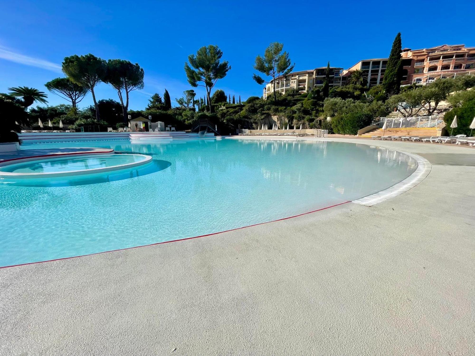 Village Cap Esterel, Piscine, Plage Saint-Raphael  Ngoại thất bức ảnh