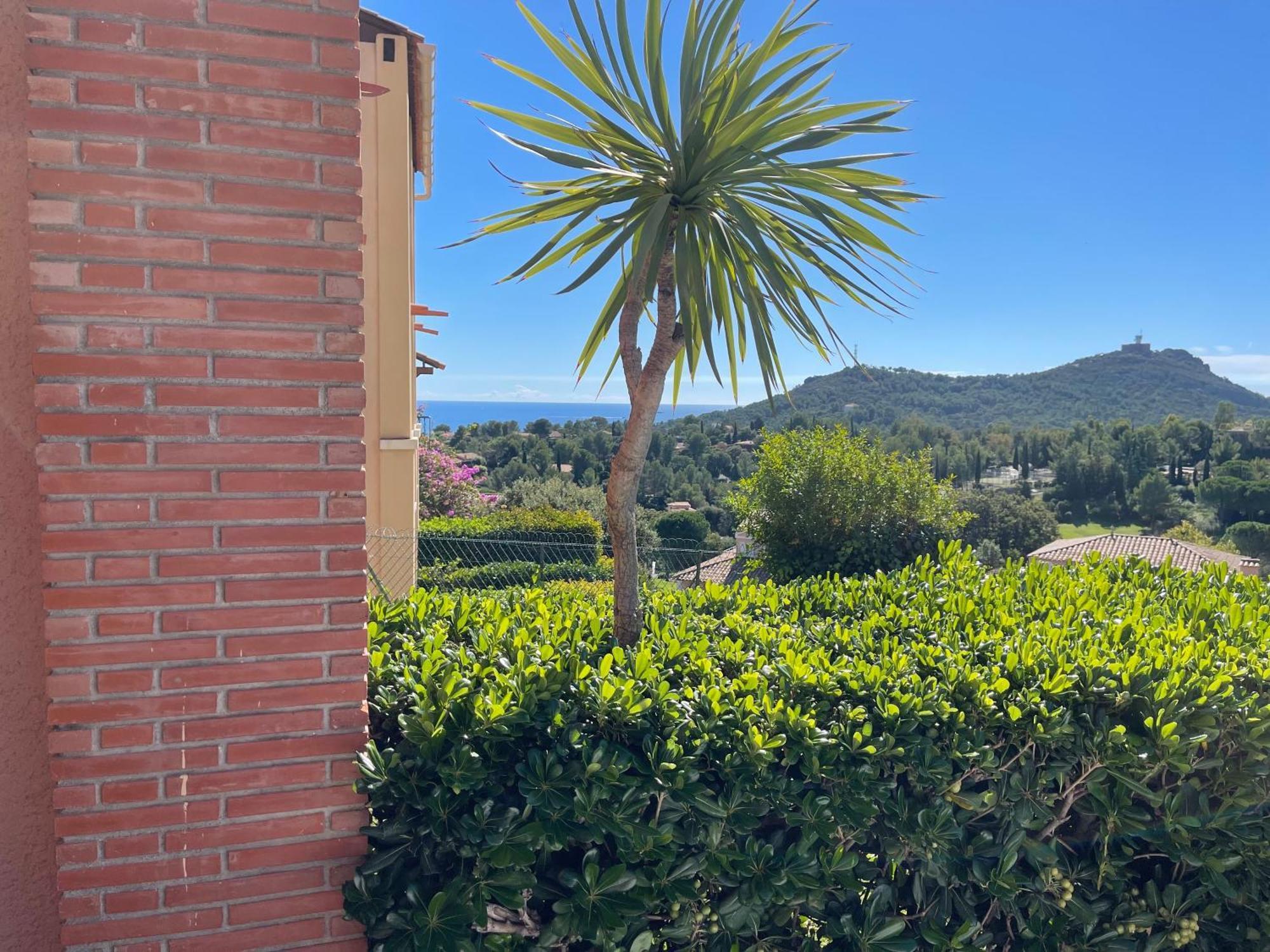 Village Cap Esterel, Piscine, Plage Saint-Raphael  Ngoại thất bức ảnh